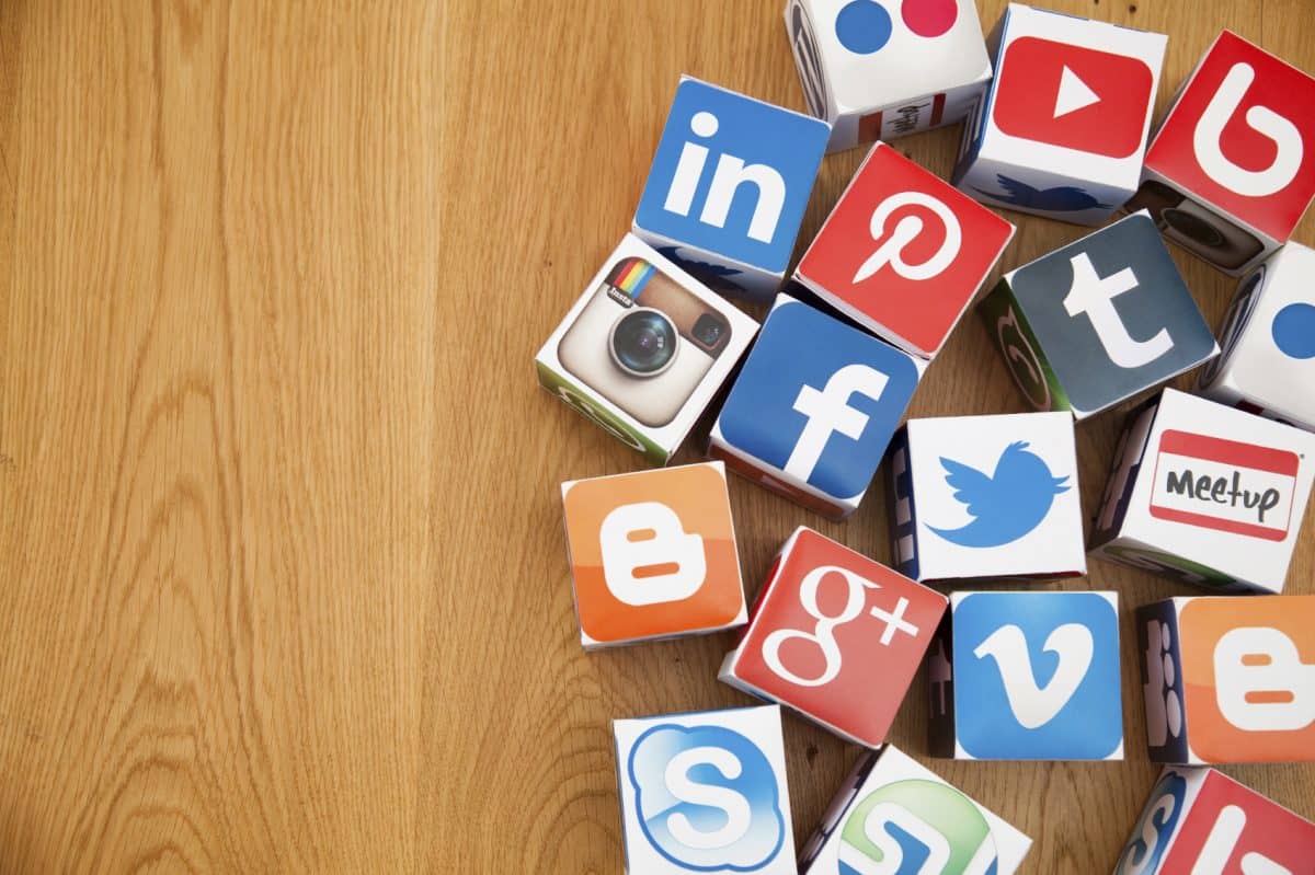 What Are The Pros And Cons Of Social Media UStechPortal